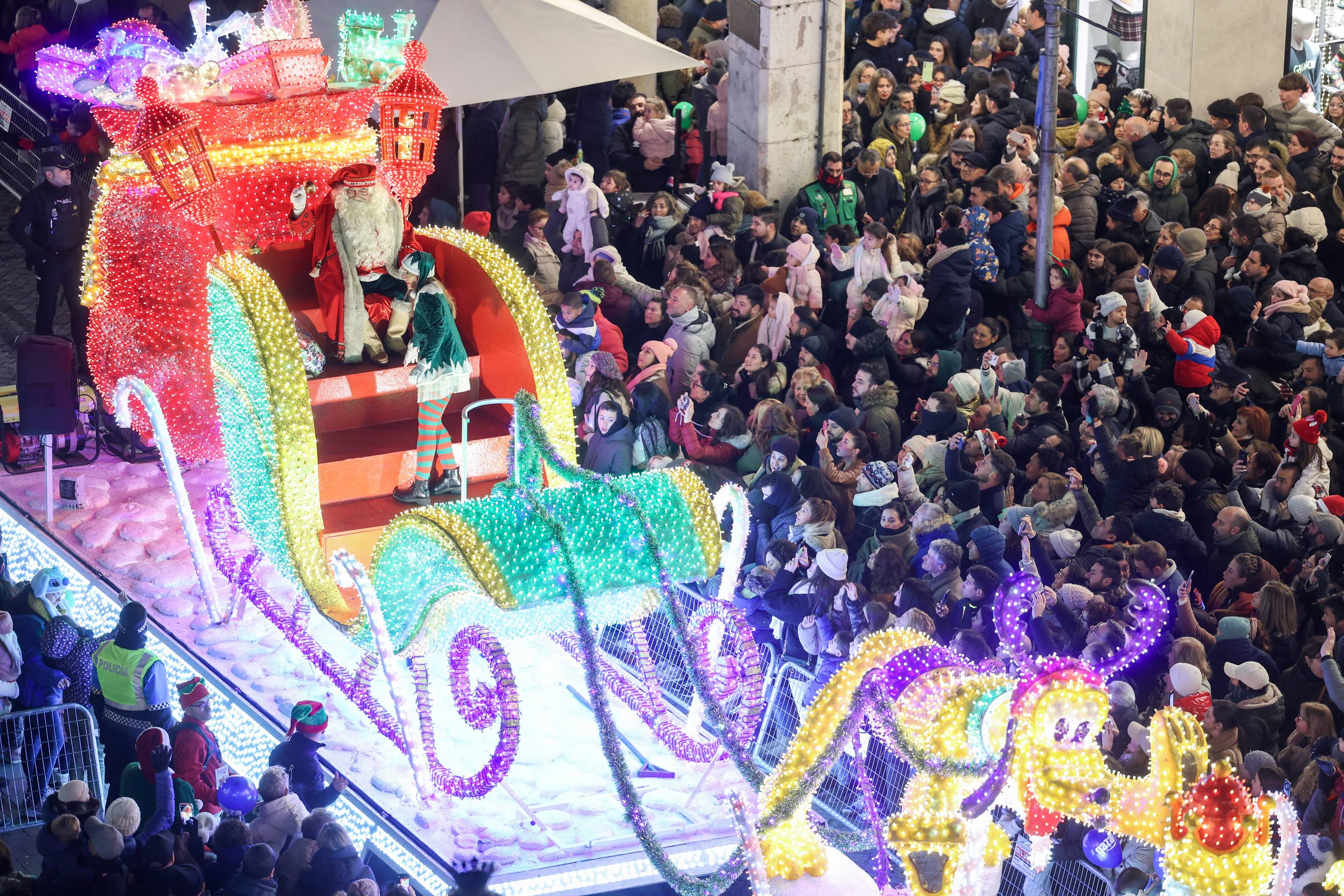 Las imágenes de la Cabalgata de Papa Noel en Valladolid