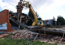 Trabajos para demoler el colegio Saint Michael.