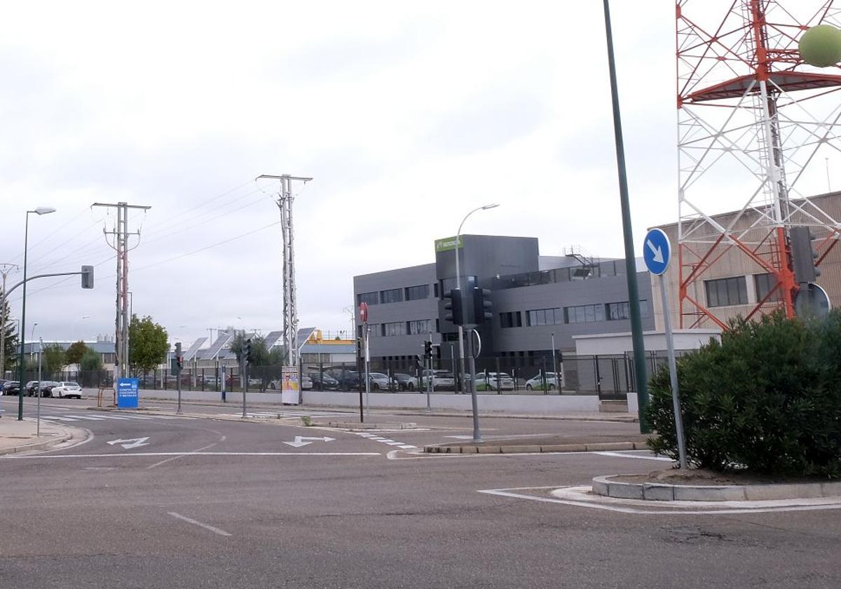 Imagen de archivo del cruce entre la avenida de Zamora y la calle Vázquez de Menchaca, donde se ha producido el accidente.