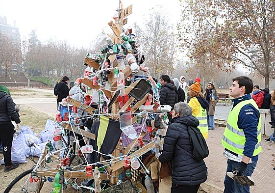 La jornada de recogida de basura junto al Pisuerga, en imágenes
