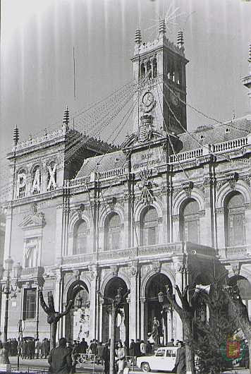 La fachada del Ayuntamiento en los años 70.