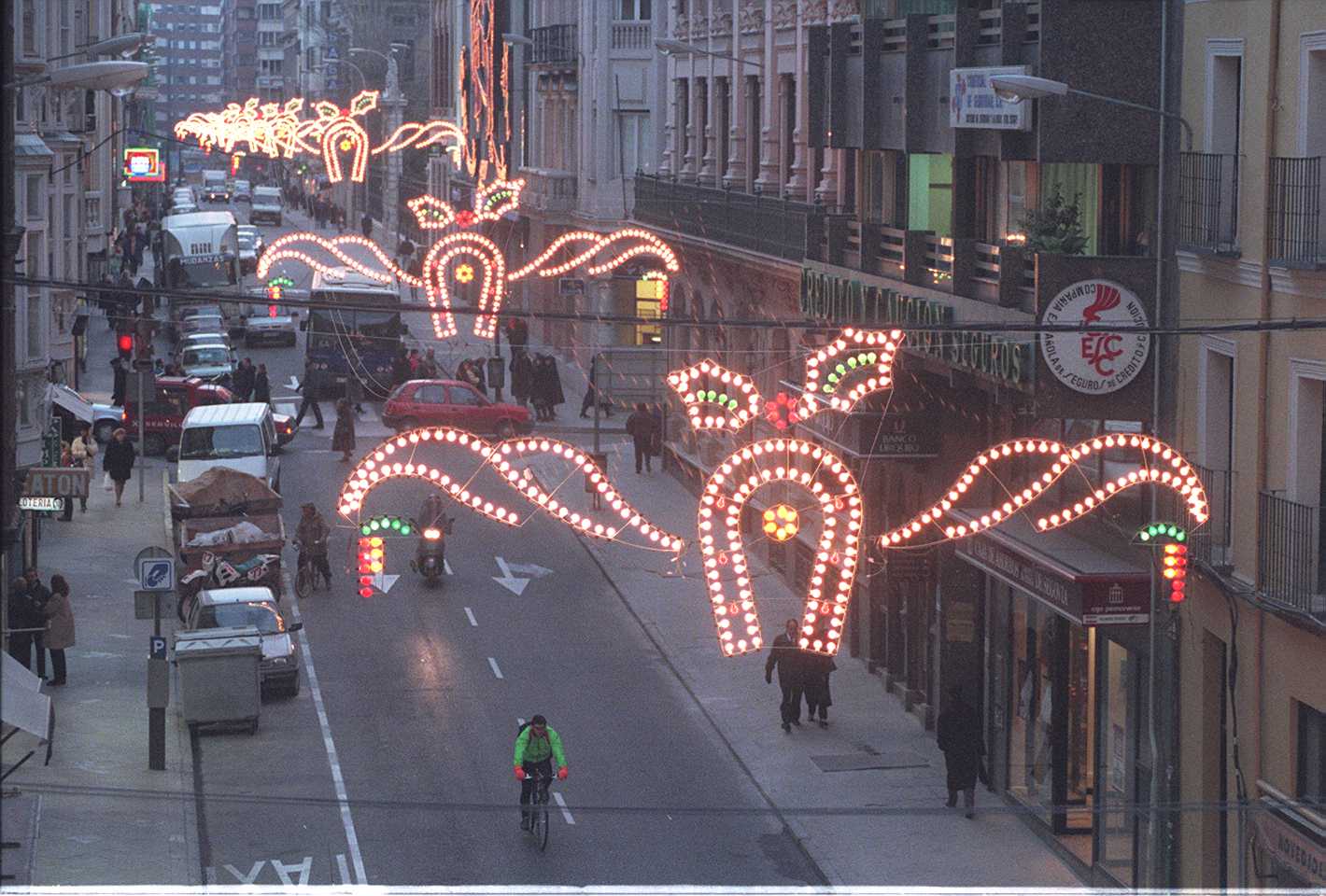 Iluminación navideña en las calles de Valladolid. 5 de diciembre de 1997.