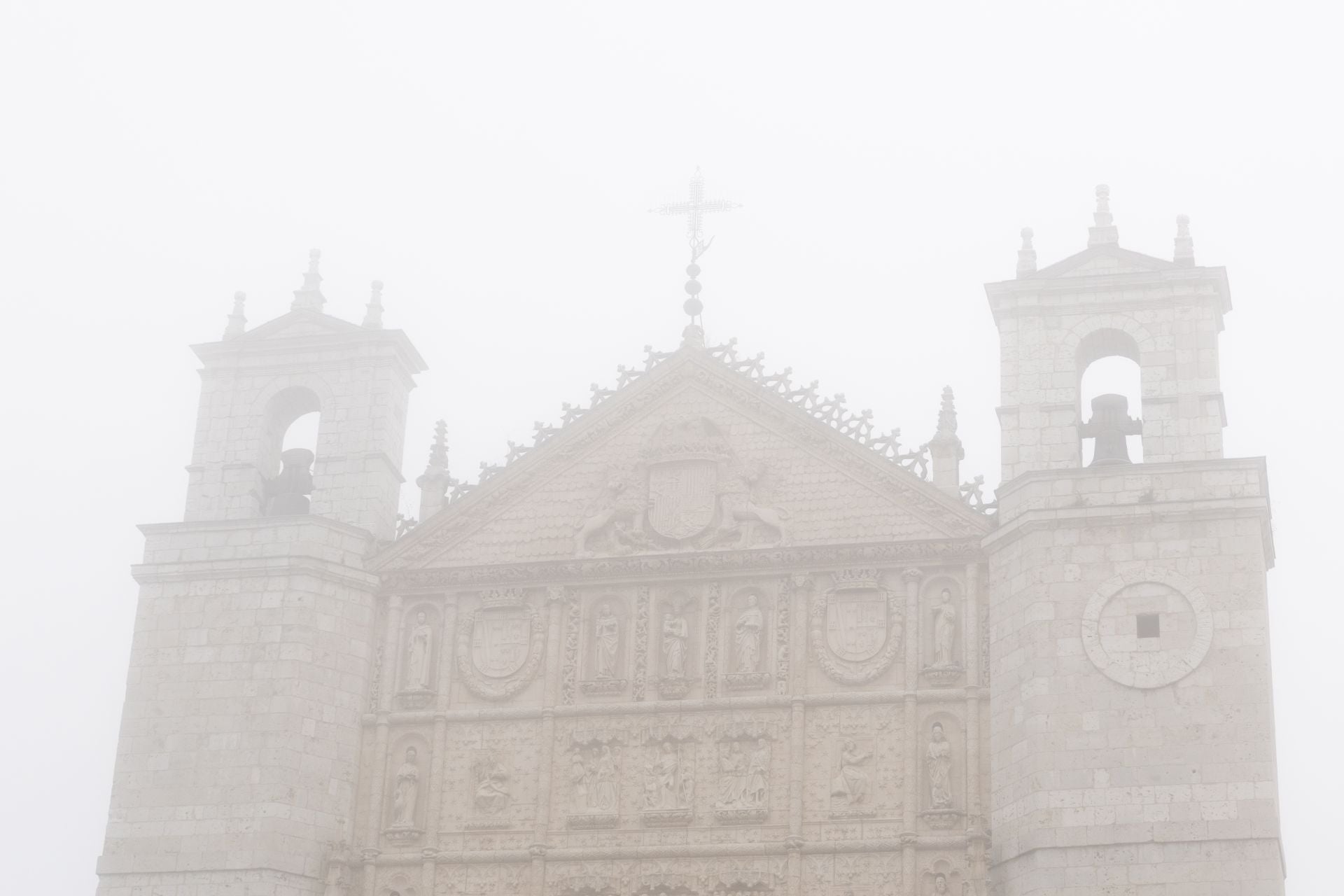 Mañana de niebla y cencellada en Valladolid