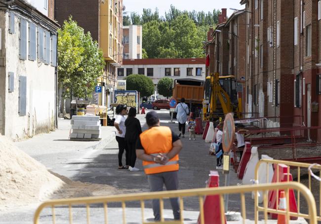 Las obras en la calle Ebro, cuando comenzó la reurbanización.