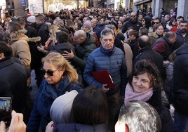 Una céntrica calle de Segovia capital llena de gente.