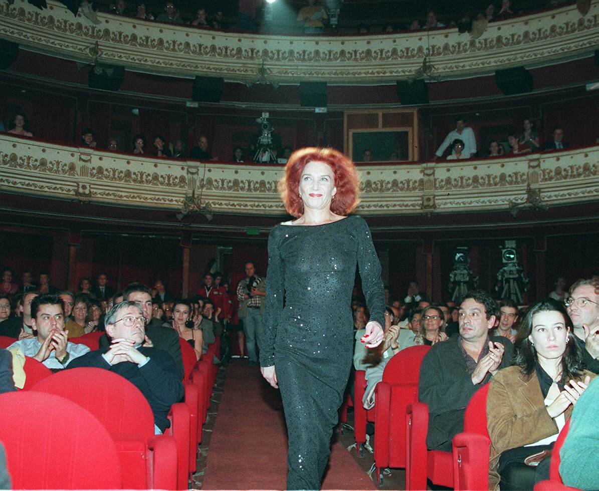 Marisa Paredes, durante la gala de clausura de la 43 edición de la Seminci de 1998.