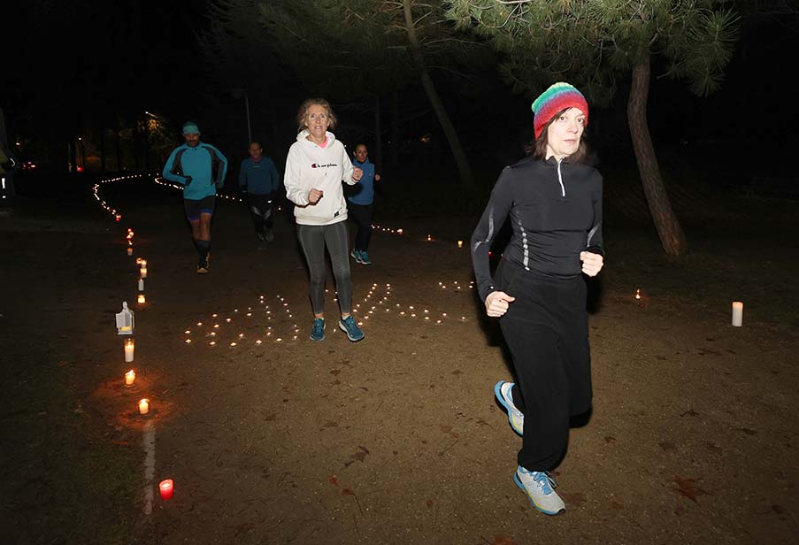 Correr entre velas en Palencia, un entrenamiento simpático