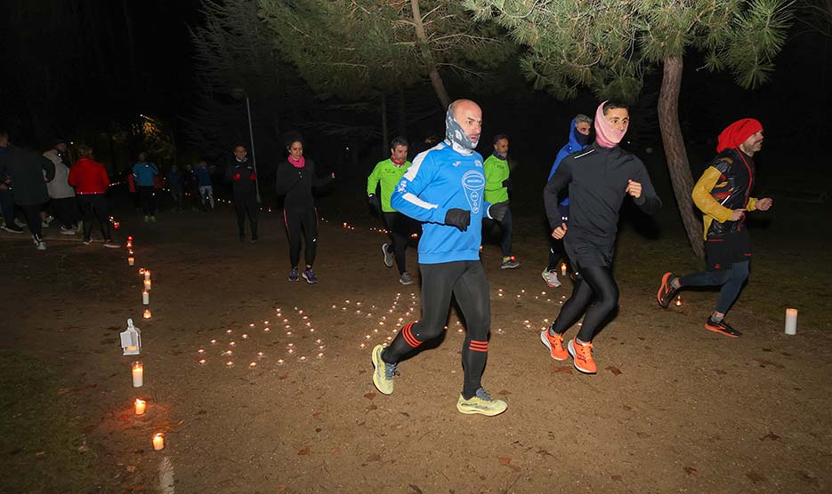 Correr entre velas en Palencia, un entrenamiento simpático