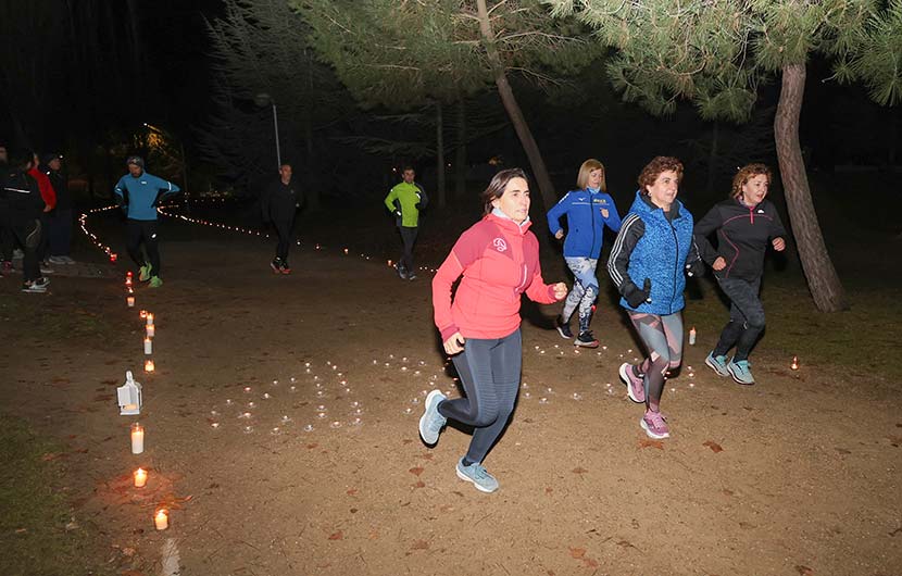 Correr entre velas en Palencia, un entrenamiento simpático