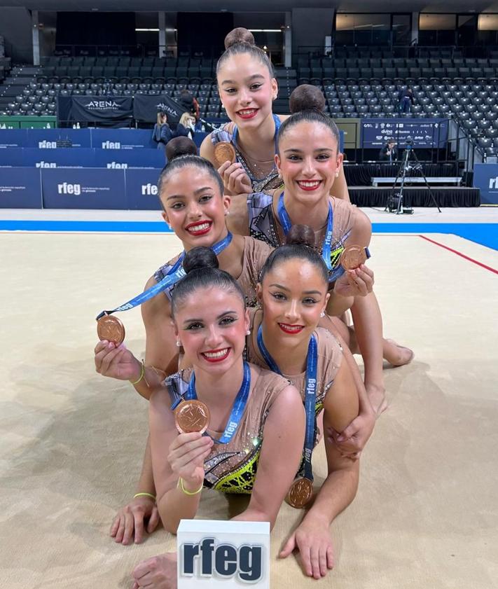 Imagen secundaria 2 - El club La Victoria se cuelga el bronce en el Campeonato de España por conjuntos