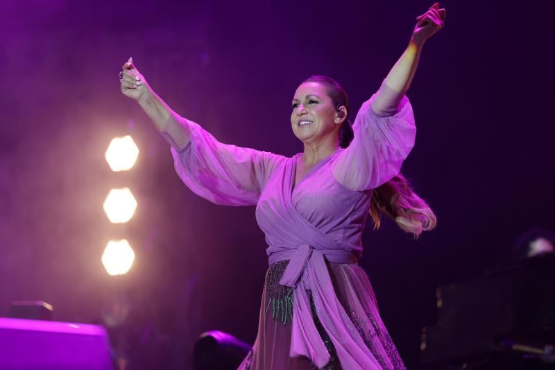 Niña Pastorí durante una actuación en la Plaza Mayor de Valladolid.