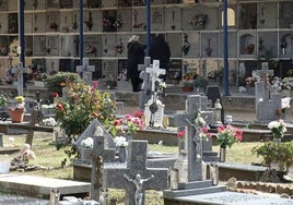 Lápidas en el cementerio municipal de la ciudad de Segovia.