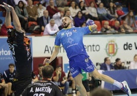 Imágenes del derbi de balonmano entre el Recoletas Valladolid y el Abanca Ademar León celebrado este jueves en el polideportivo Huerta del Rey