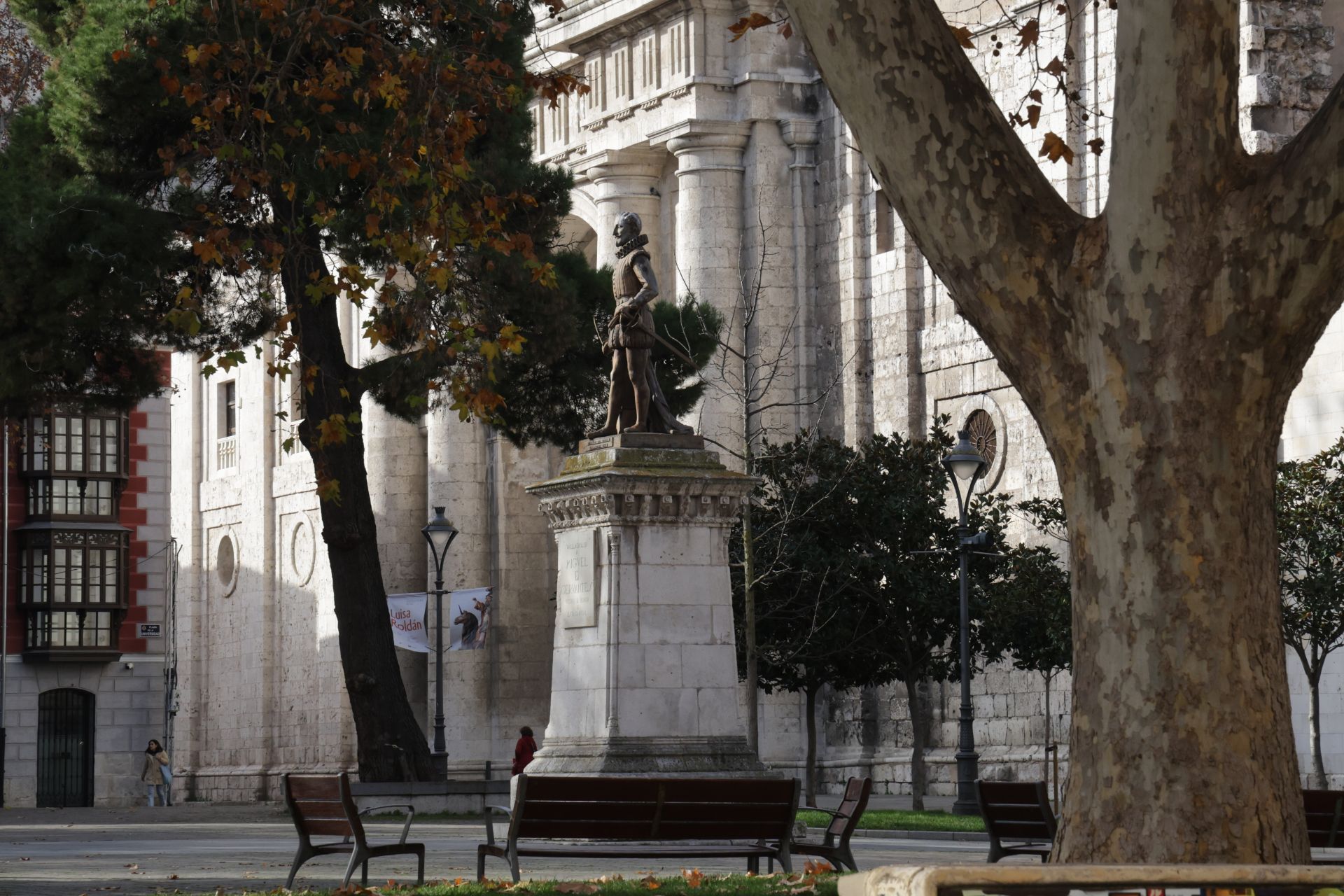 Un recorrido en imágenes por la Plaza de la Universidad