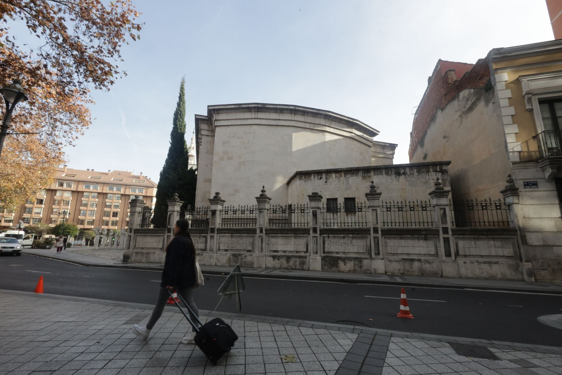 Un recorrido en imágenes por la Plaza de la Universidad