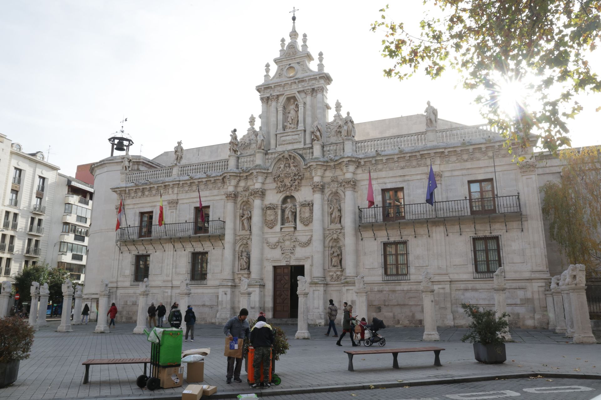 Un recorrido en imágenes por la Plaza de la Universidad