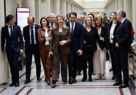 Suárez-Quiñones en el Senado junto a representantes de otras comunidades loberas.