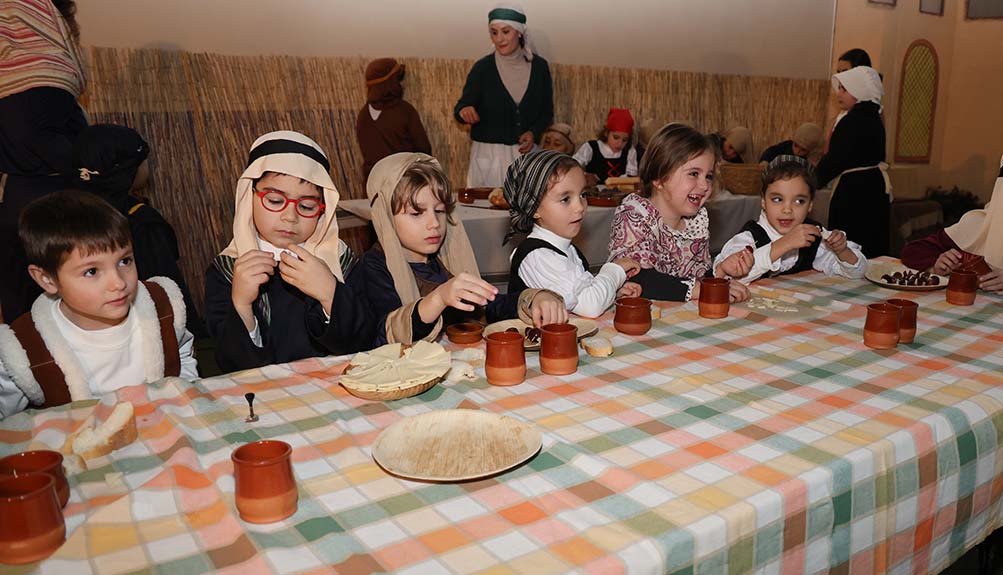 La Salle adelanta la Navidad con el belén viviente