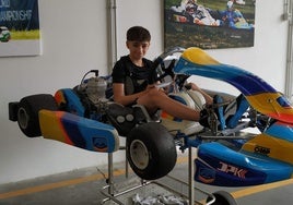 Hugo Santamaría en un kart