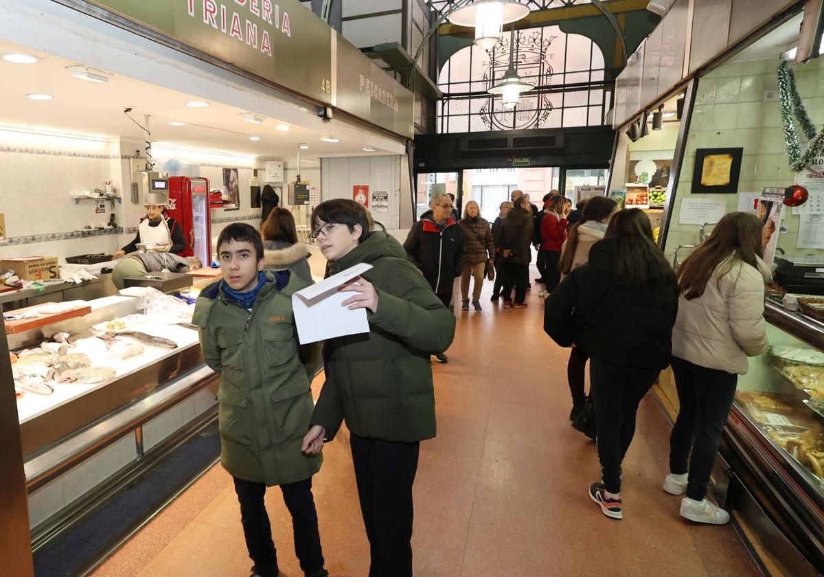 Los alumnos de La Salle descubren la Plaza de Abastos