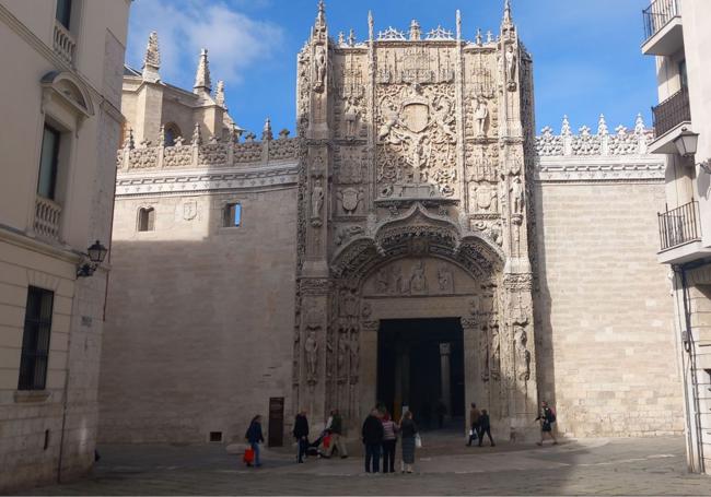 Fachada del Colegio de San Gregorio, que alberga el Museo Nacional de Escultura.