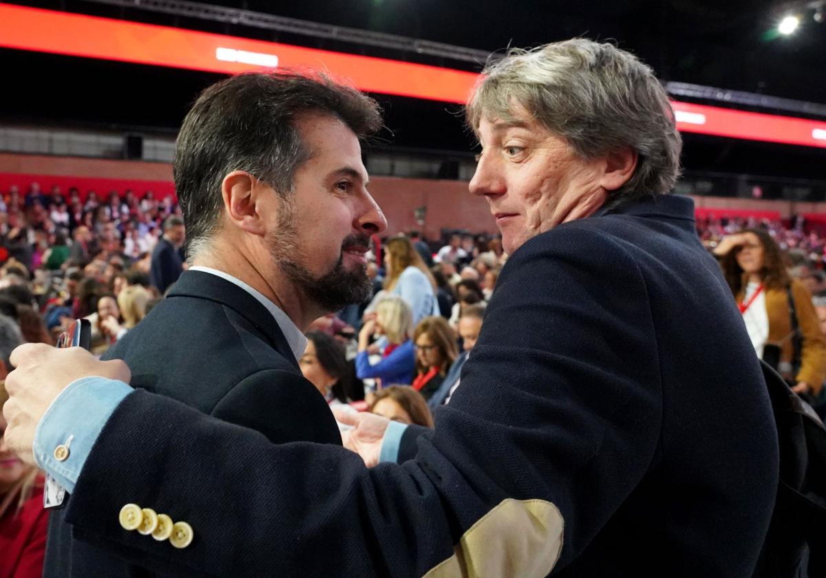 Luis Tudanca y Carlos Martínez, en el congreso federal que el PSOE celebró hace unas semana en Sevilla.