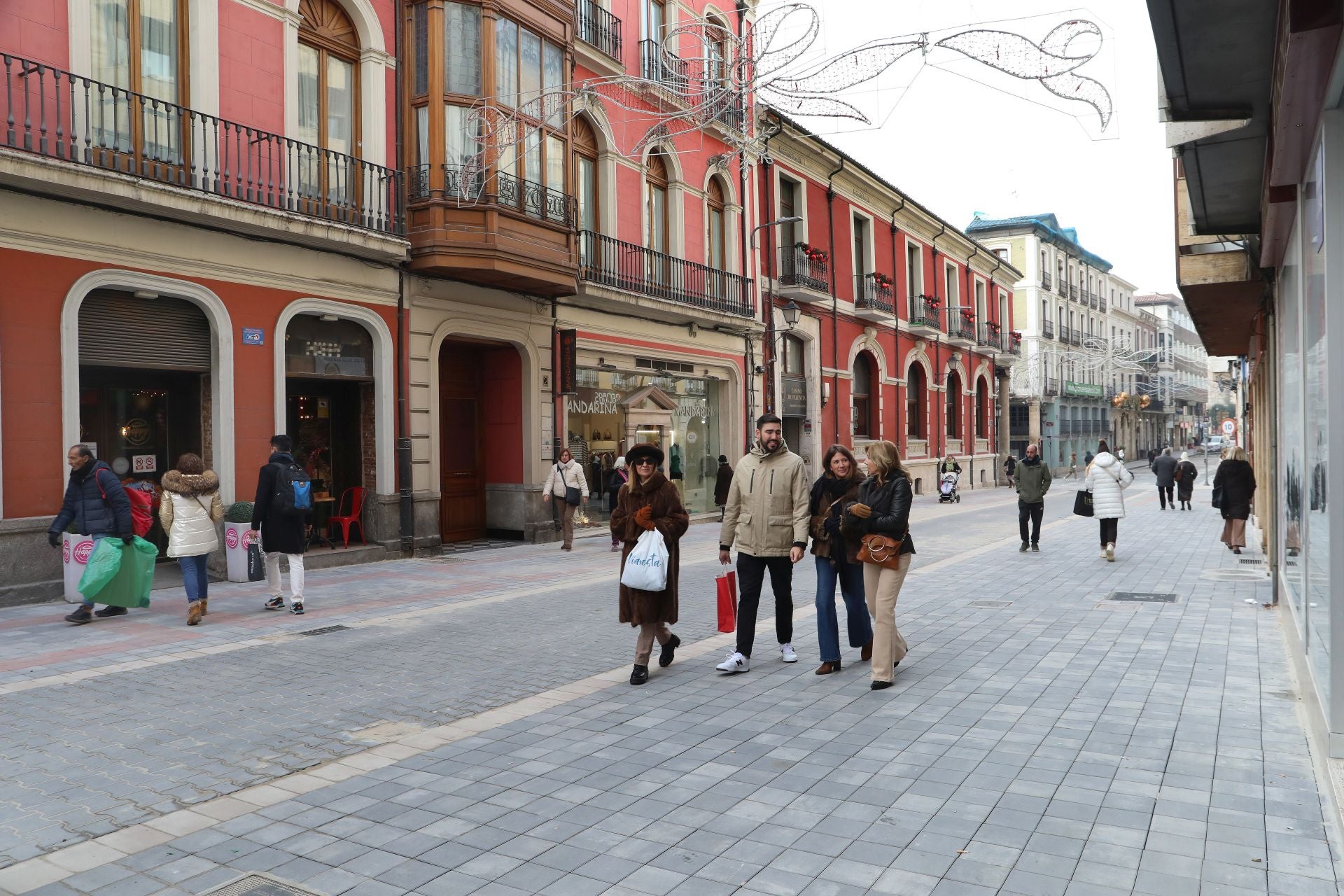 La calle Don Sancho de Palencia se entrega al peatón