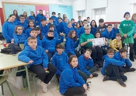 Alumnos del Colegio Teresa Íñigo de Toro, en la iniciativa en favor de los enfermos de ELA.