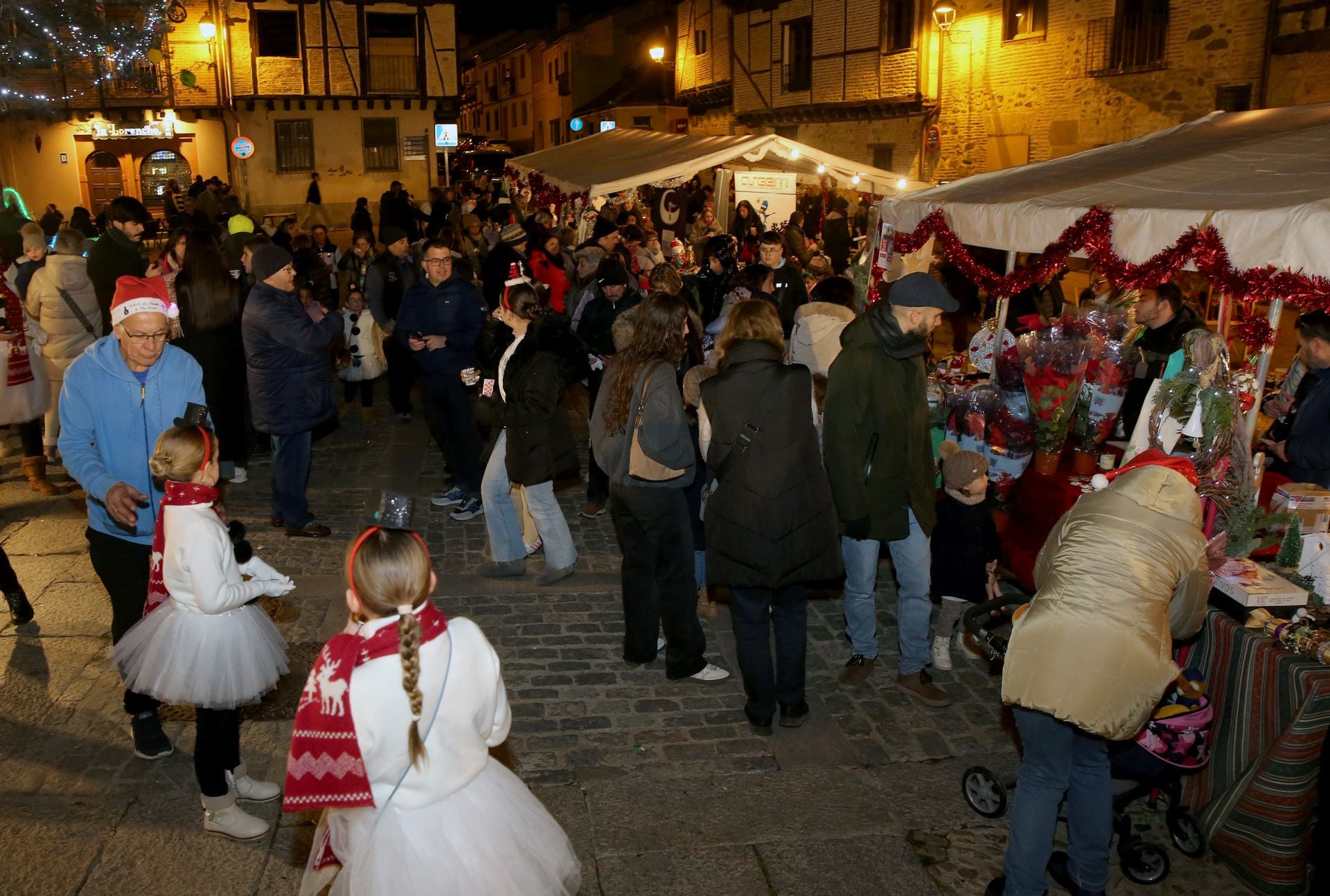 Fotografías del mercado solidario del barrio de San Lorenzo