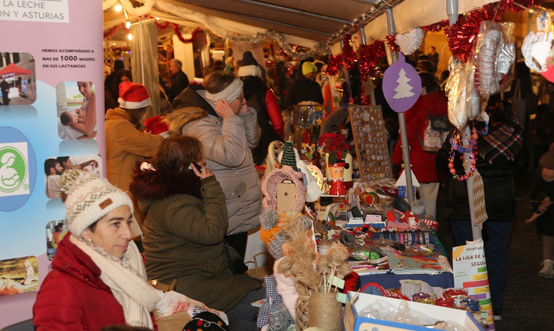 Fotografías del mercado solidario del barrio de San Lorenzo