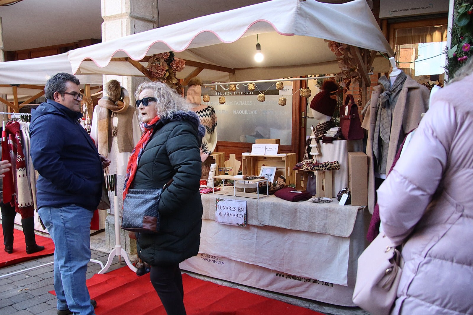 El comercio de Rioseco llena la calle Mayor de puestos