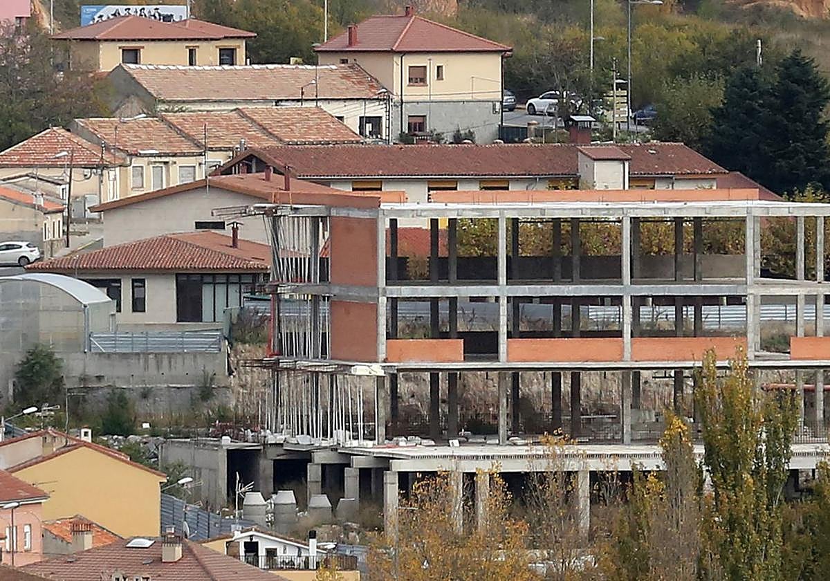 Estado actual del edificio del instituto de Formación Profesional del barrio de San Lorenzo.