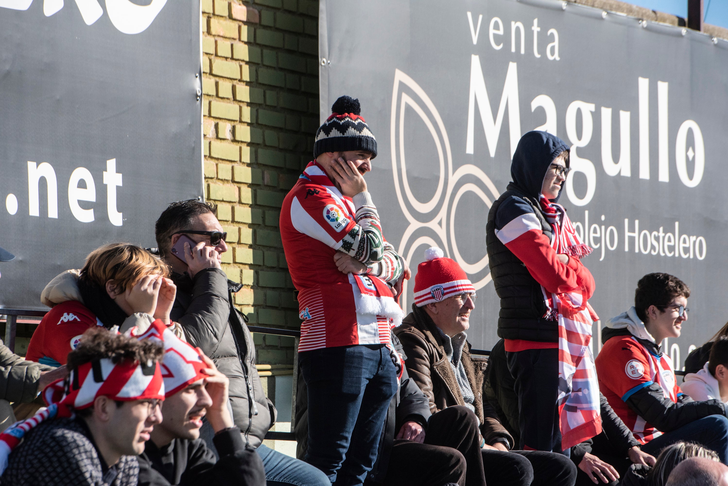 Búscate en las gradas de La Albuera durante el Segoviana vs Lugo