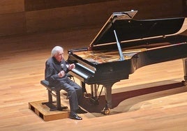 Joaquín Achúcarro, en un momento del concierto en el Auditorio Miguel Delibes.