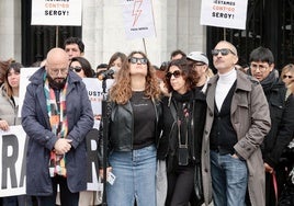 Familia y amigos de Sergio Delgado, durante una concentración en la Plaza Mayor.