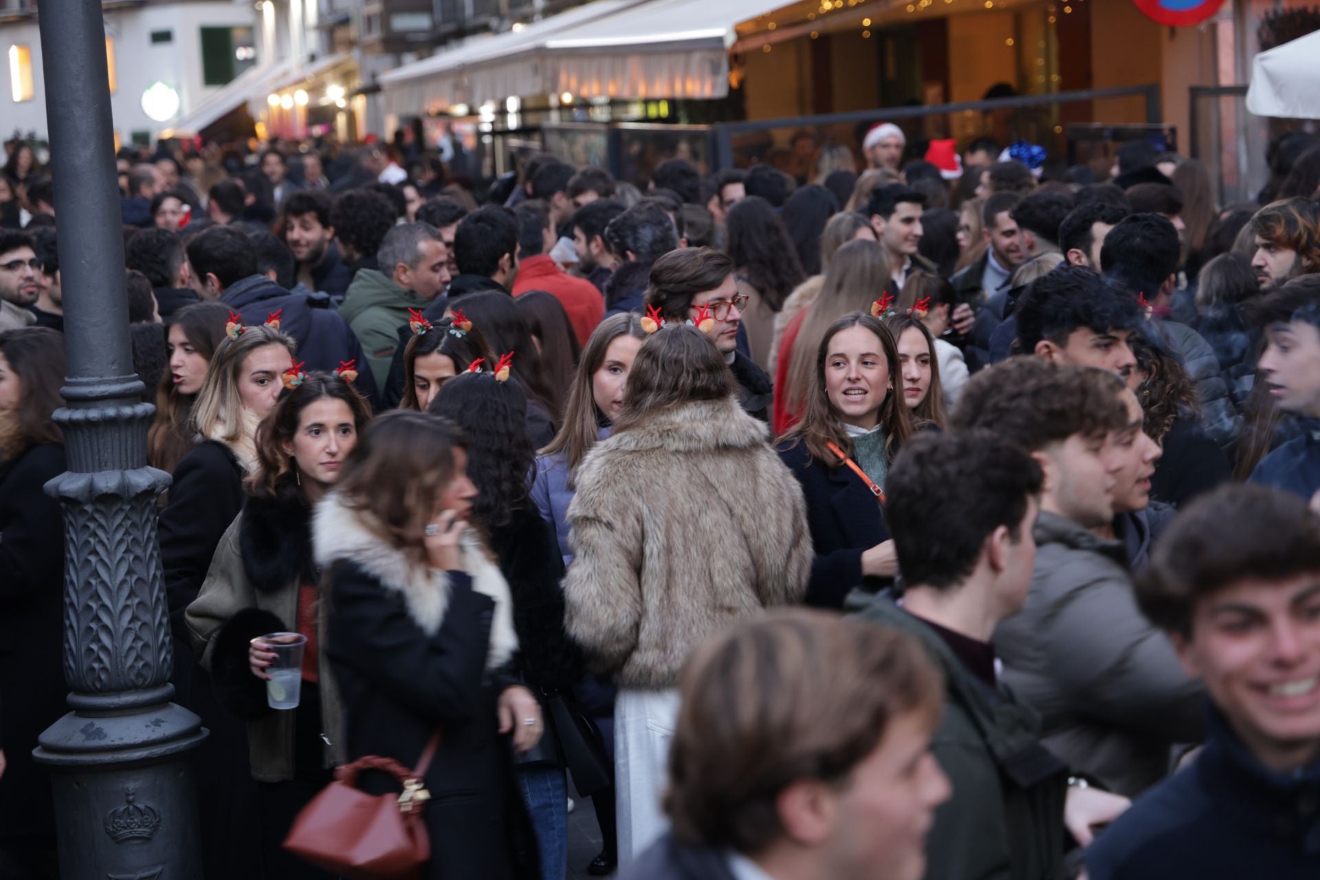 Las calles de Valladolid, repletas de ambiente festivo horas antes de la Nochebuena