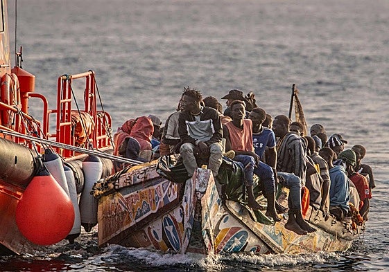 Inmigrantes rescatados en aguas cercanas a El Hierro.