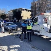 Un herido en un choque entre dos vehículos frente a la Comisaría de la Policía Nacional