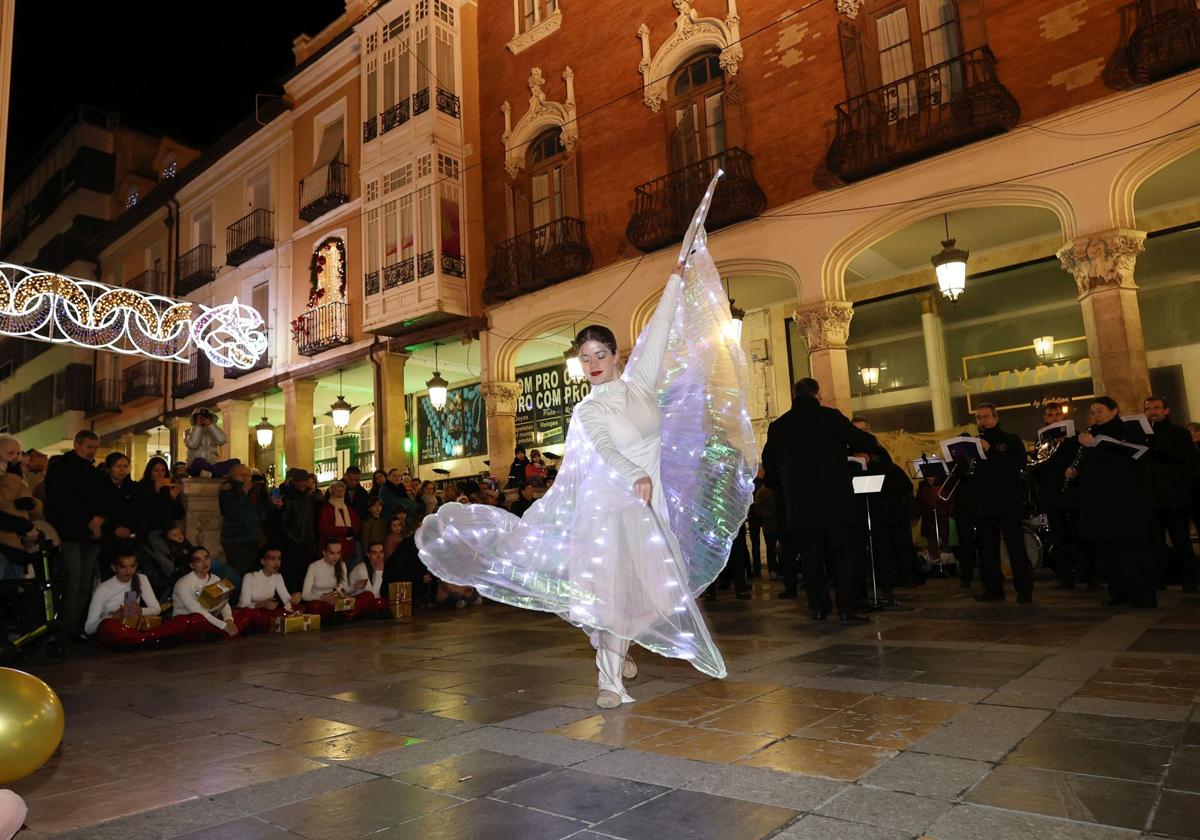 La danza toma las calles en la navidad palentina