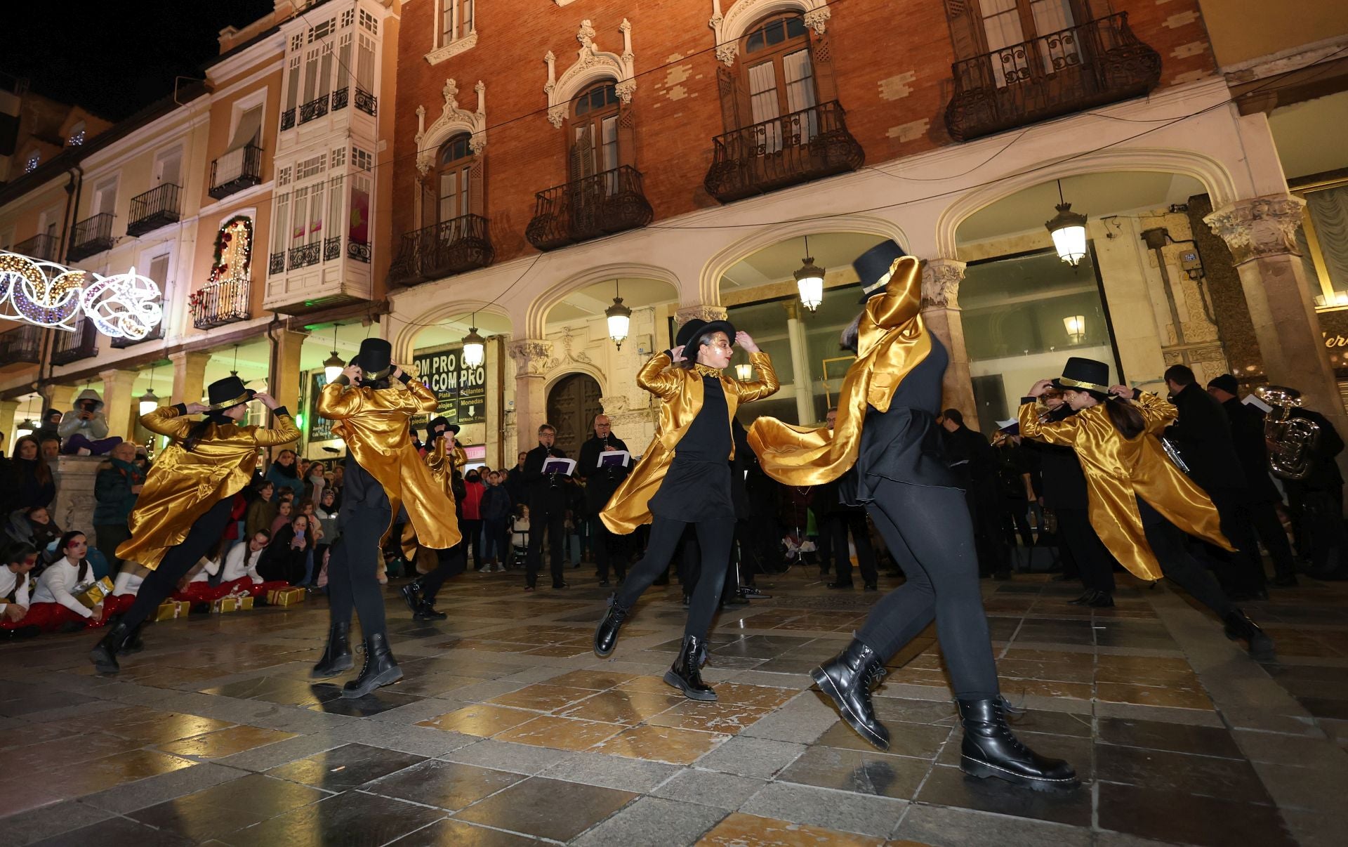 La danza toma las calles en la navidad palentina