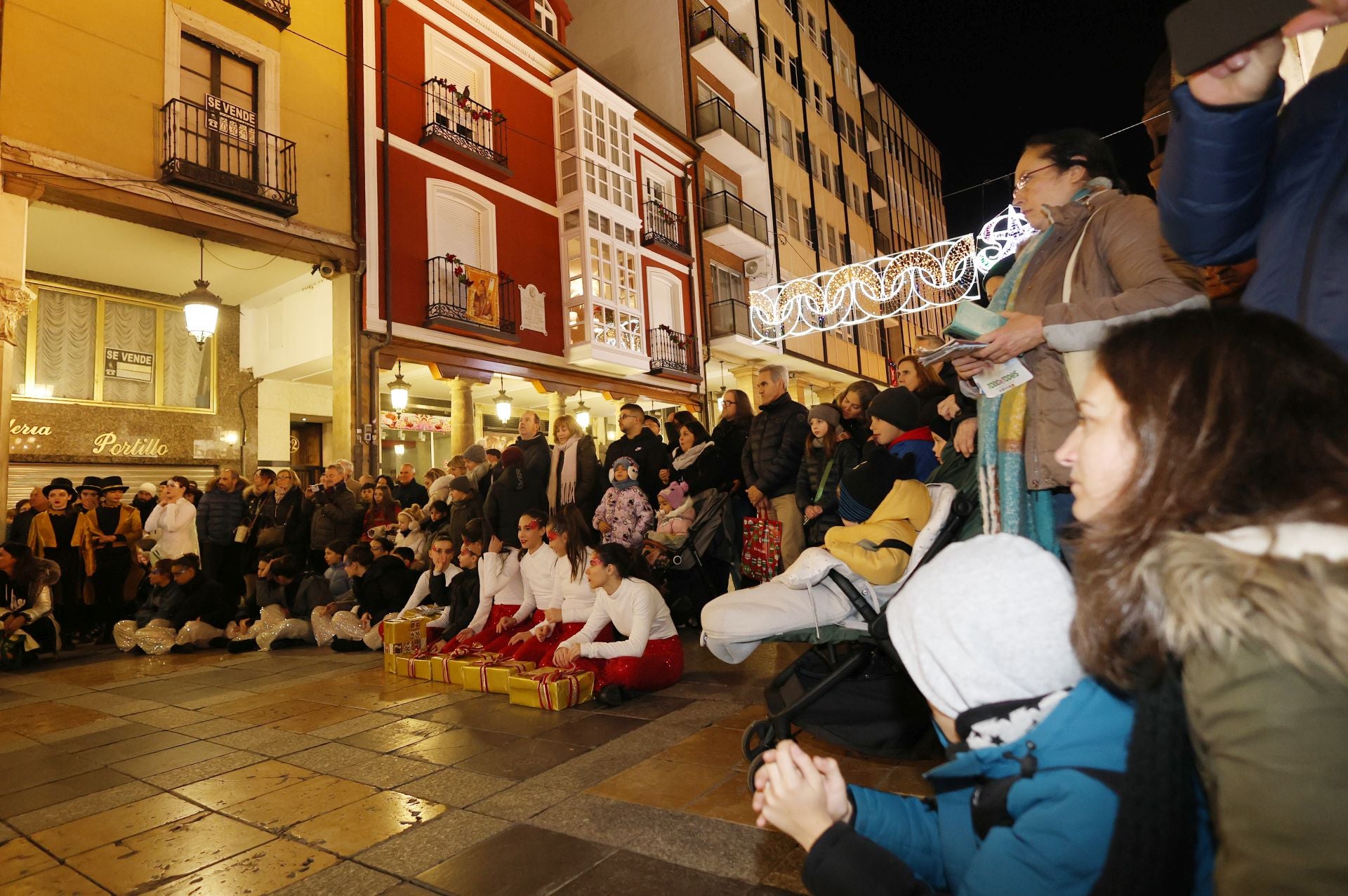 La danza toma las calles en la navidad palentina