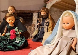 El nacimiento, protagonizado por las muñecas Nancy, en el Museo Mariemma de Íscar.