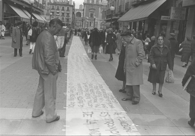 Protesta de los estudiantes de Filosofía, el 2 de abril de 1987, contra los cambios en los planes de estudios.