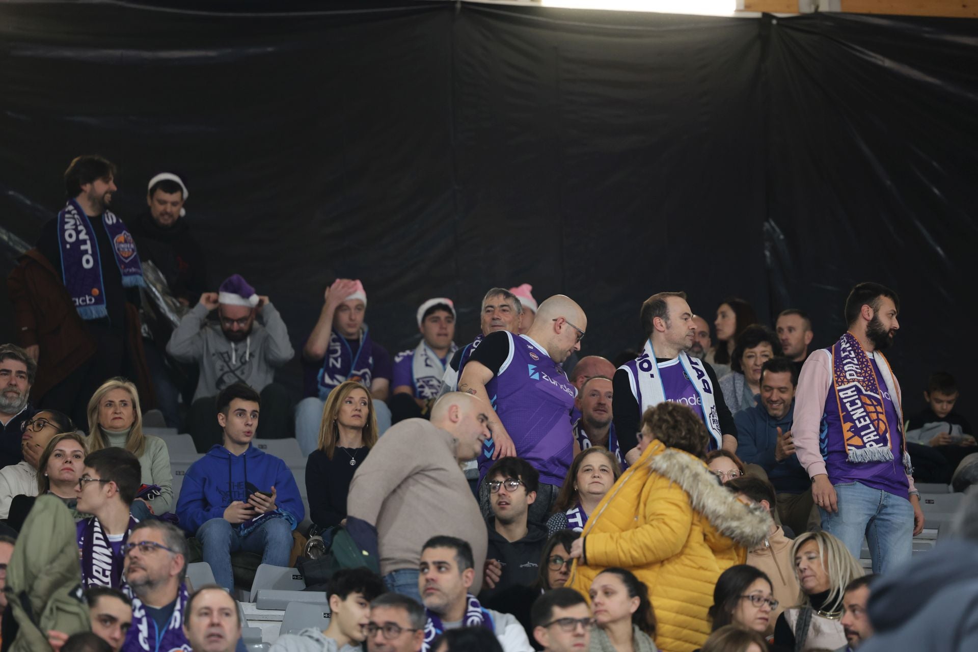 La afición palentina del baloncesto, fiel en Navidad