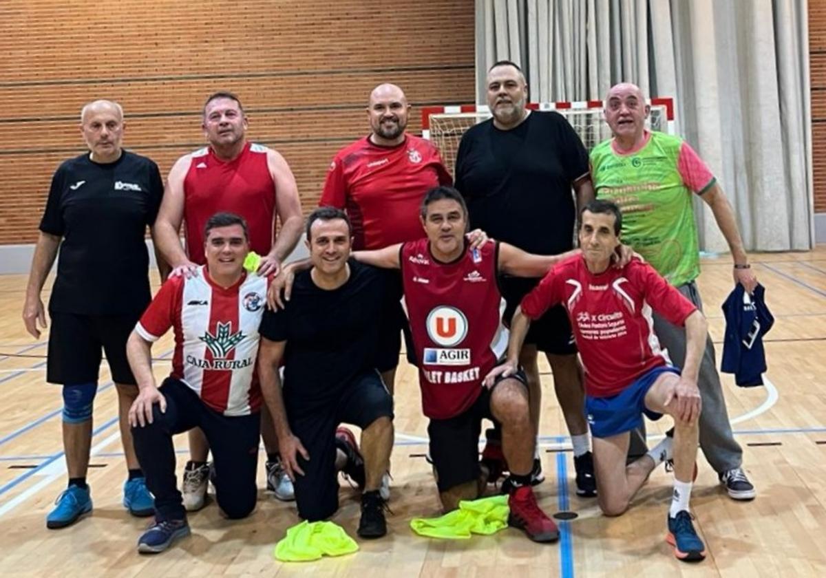 Los jugadores del IES Molina posan en formación.