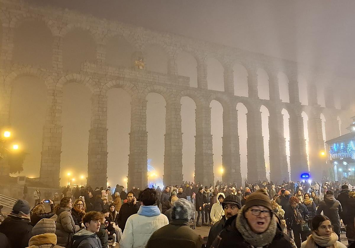 Fotos: la niebla envuelve Segovia