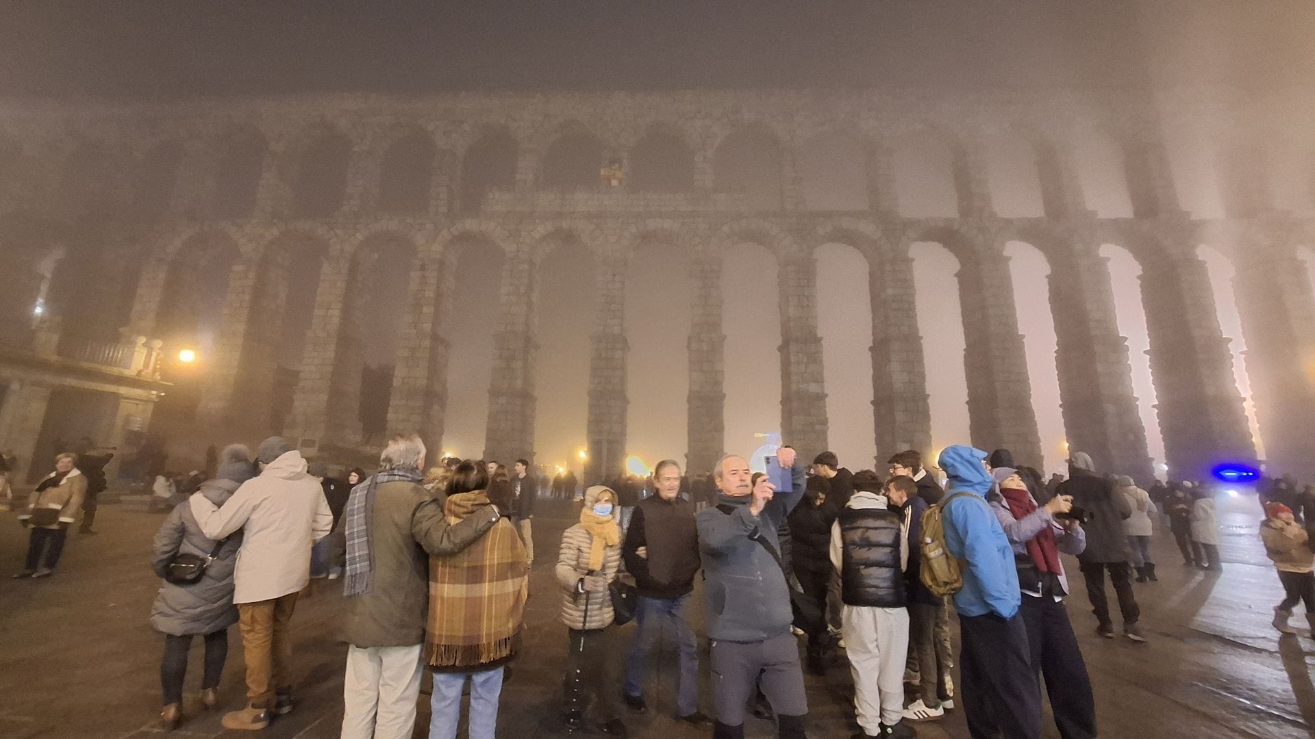 Fotos: la niebla envuelve Segovia