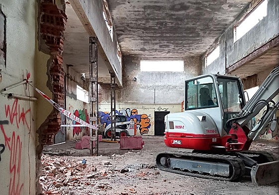 Interior de la nave en obras del antiguo matadero en rehabilitación del Lava.