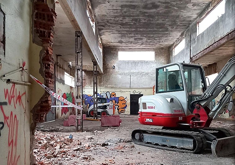 Interior de la nave en obras del antiguo matadero en rehabilitación del Lava.