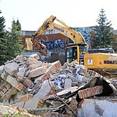 Obras para derribar el colegio Saint Michael en Parque Robledo.